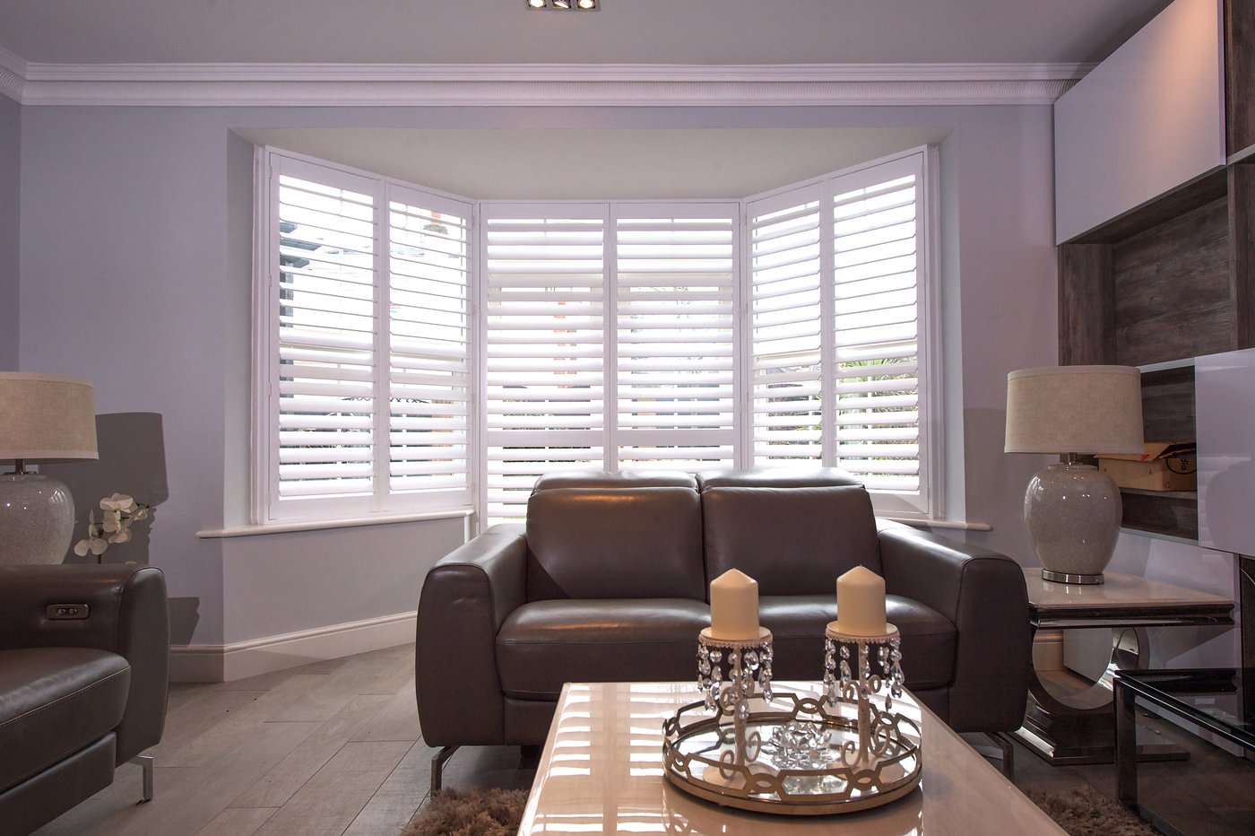 Tier-on-tier bay window shutters